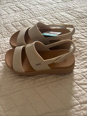 Reef Women's Water Vista Higher Cream and Tan Size 9 NWT